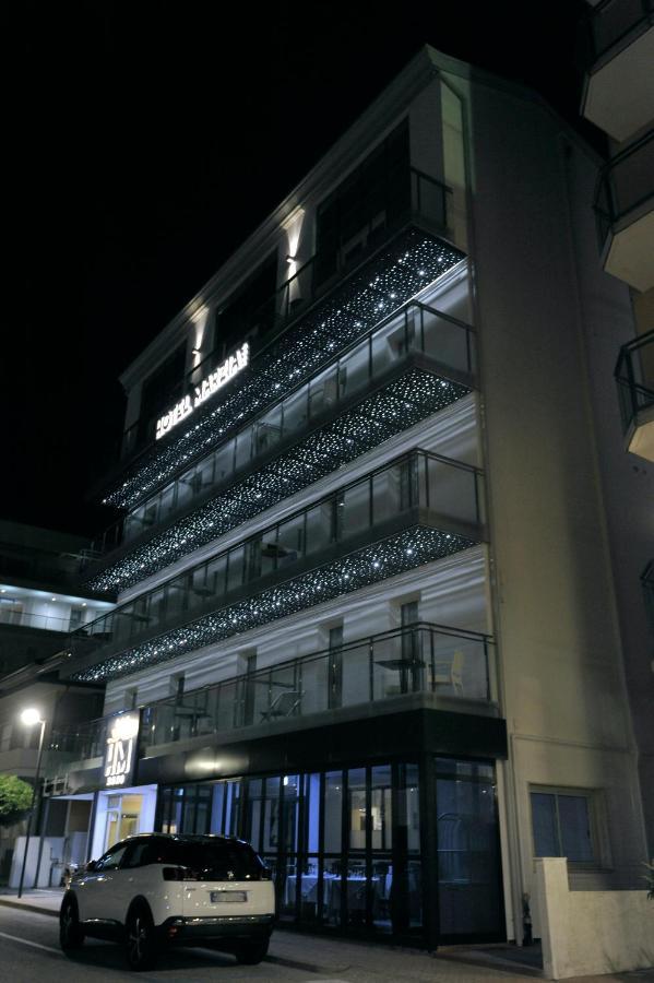 Hotel Marzia Holiday Queen Caorle Bagian luar foto
