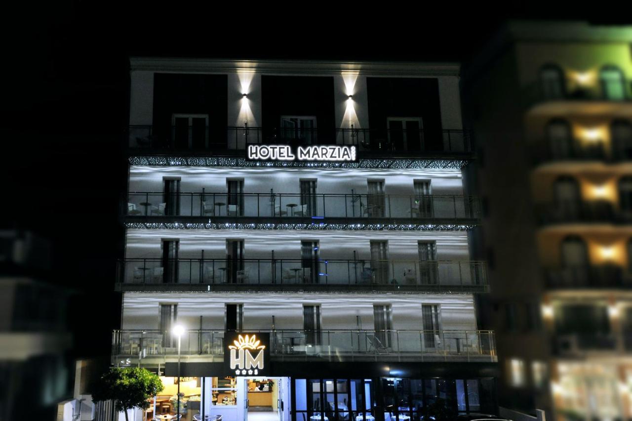 Hotel Marzia Holiday Queen Caorle Bagian luar foto