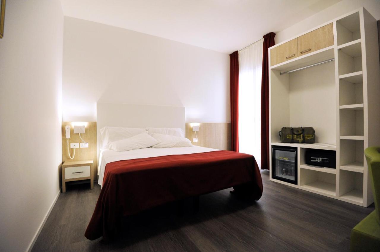 Hotel Marzia Holiday Queen Caorle Bagian luar foto