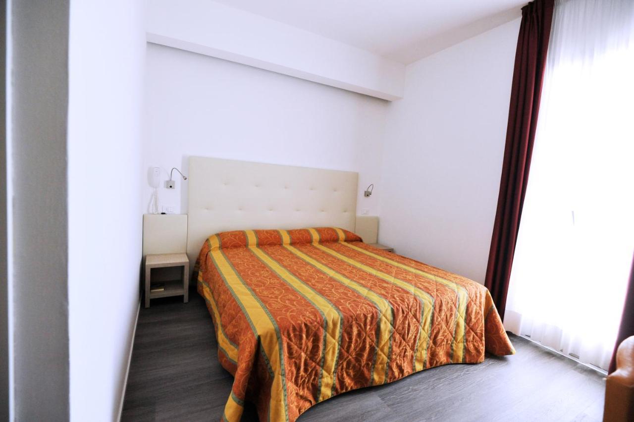 Hotel Marzia Holiday Queen Caorle Bagian luar foto