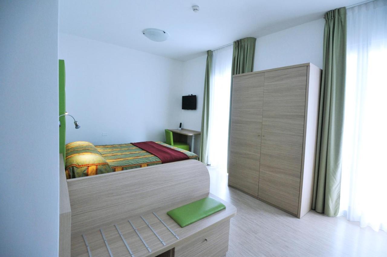 Hotel Marzia Holiday Queen Caorle Bagian luar foto