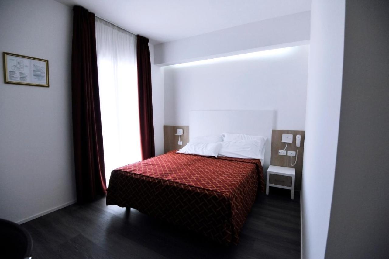 Hotel Marzia Holiday Queen Caorle Bagian luar foto