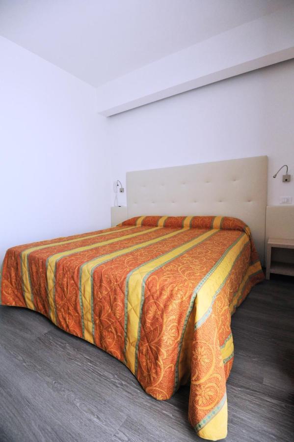 Hotel Marzia Holiday Queen Caorle Bagian luar foto