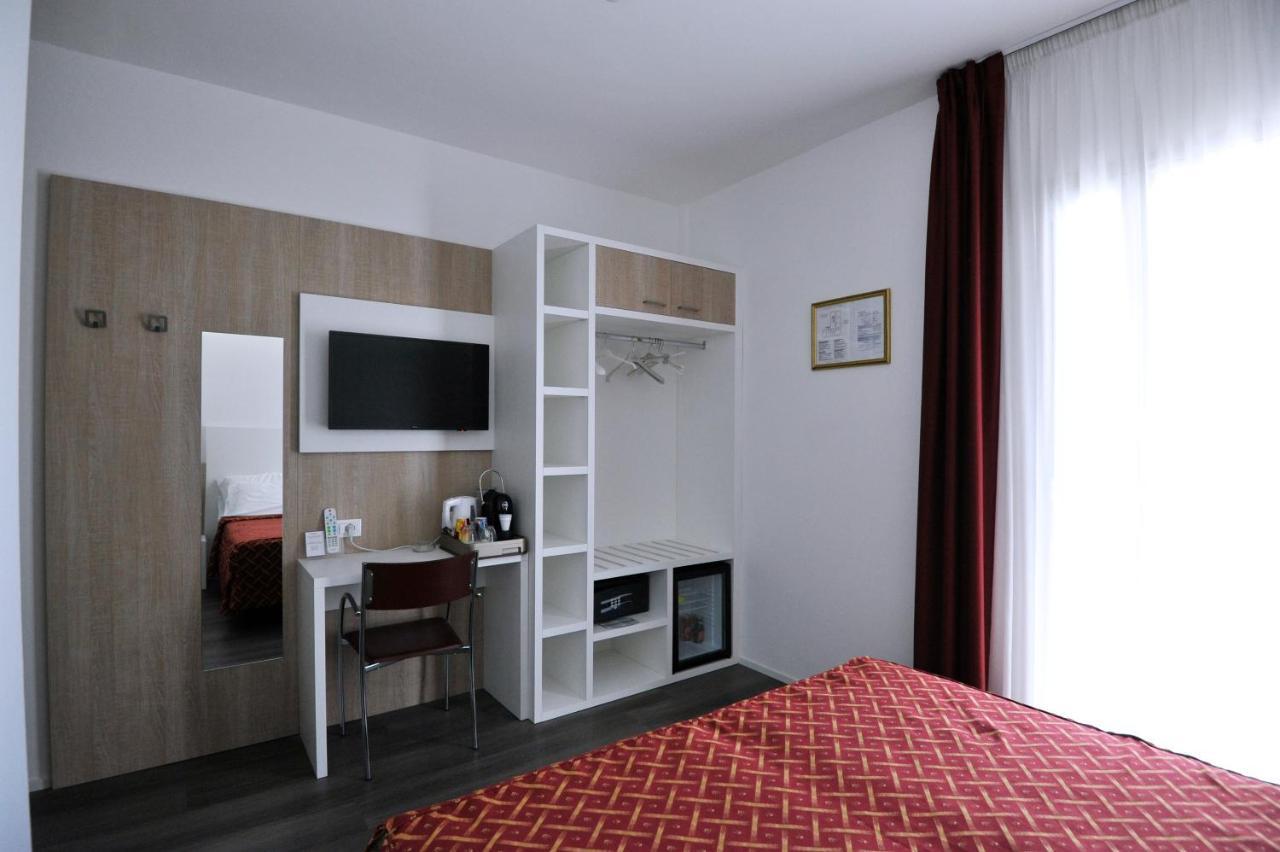 Hotel Marzia Holiday Queen Caorle Bagian luar foto