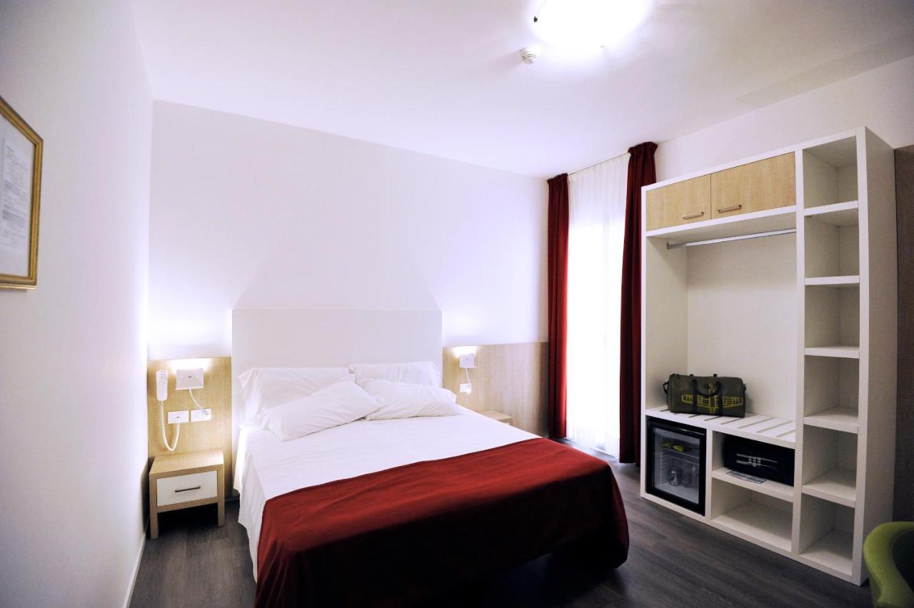 Hotel Marzia Holiday Queen Caorle Bagian luar foto