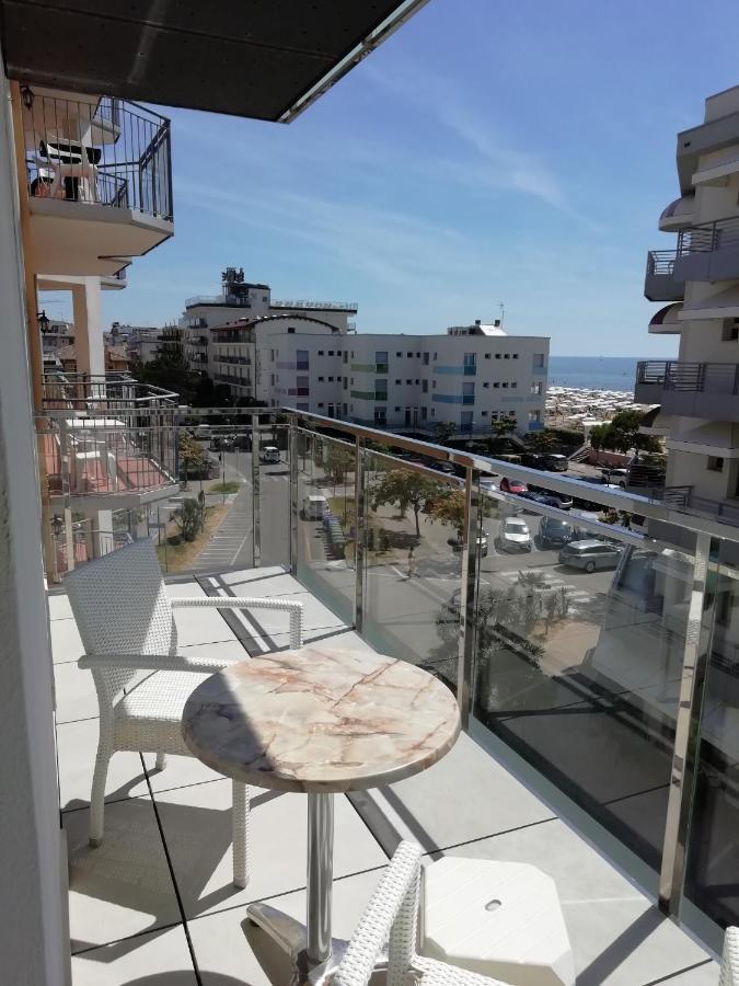 Hotel Marzia Holiday Queen Caorle Bagian luar foto