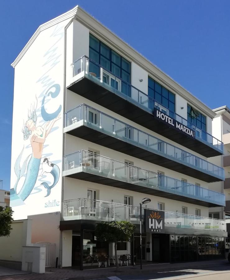 Hotel Marzia Holiday Queen Caorle Bagian luar foto