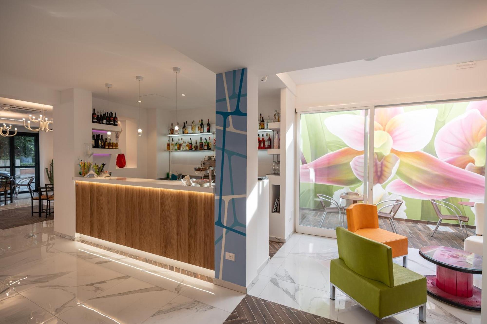 Hotel Marzia Holiday Queen Caorle Bagian luar foto