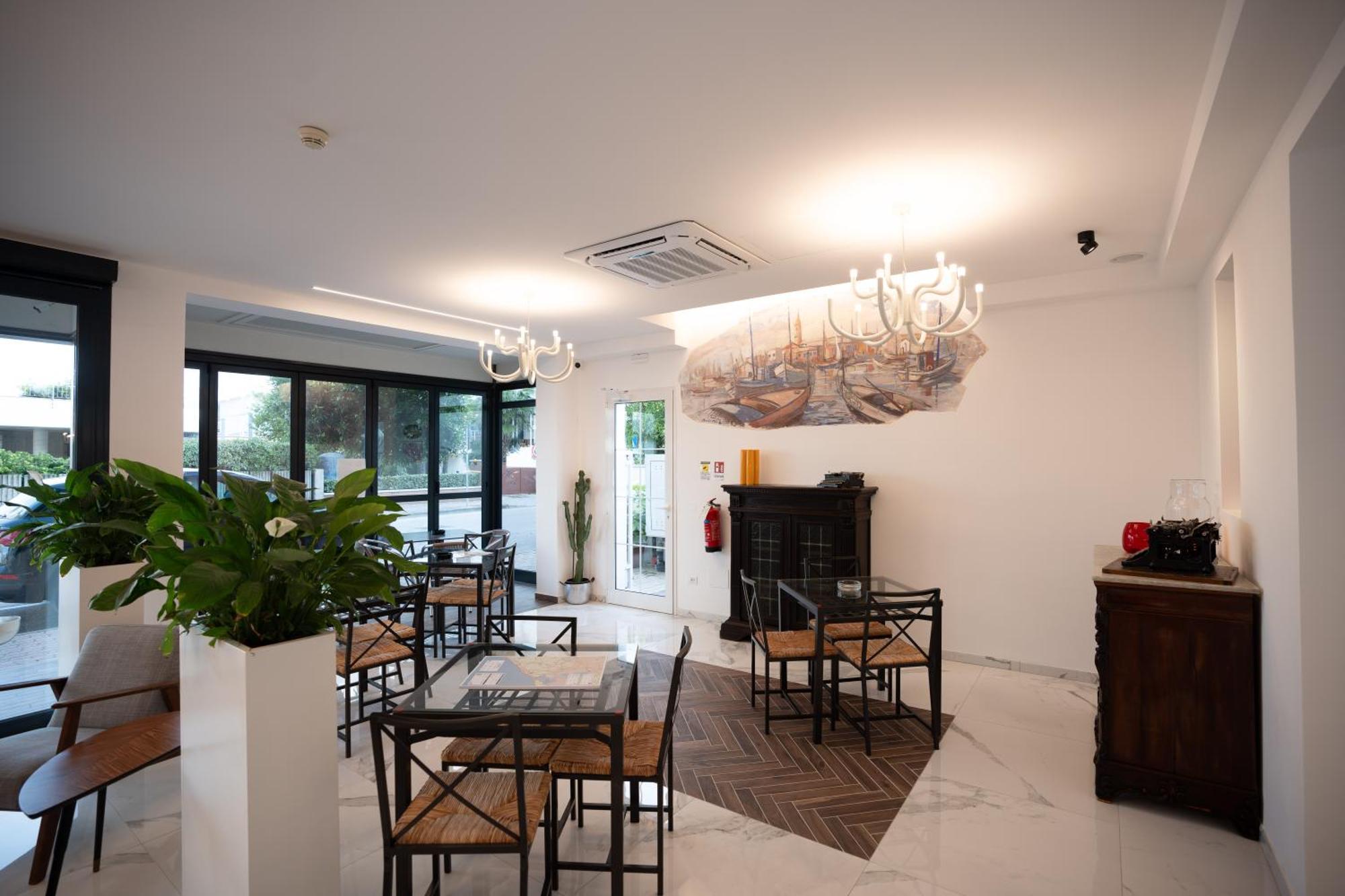 Hotel Marzia Holiday Queen Caorle Bagian luar foto