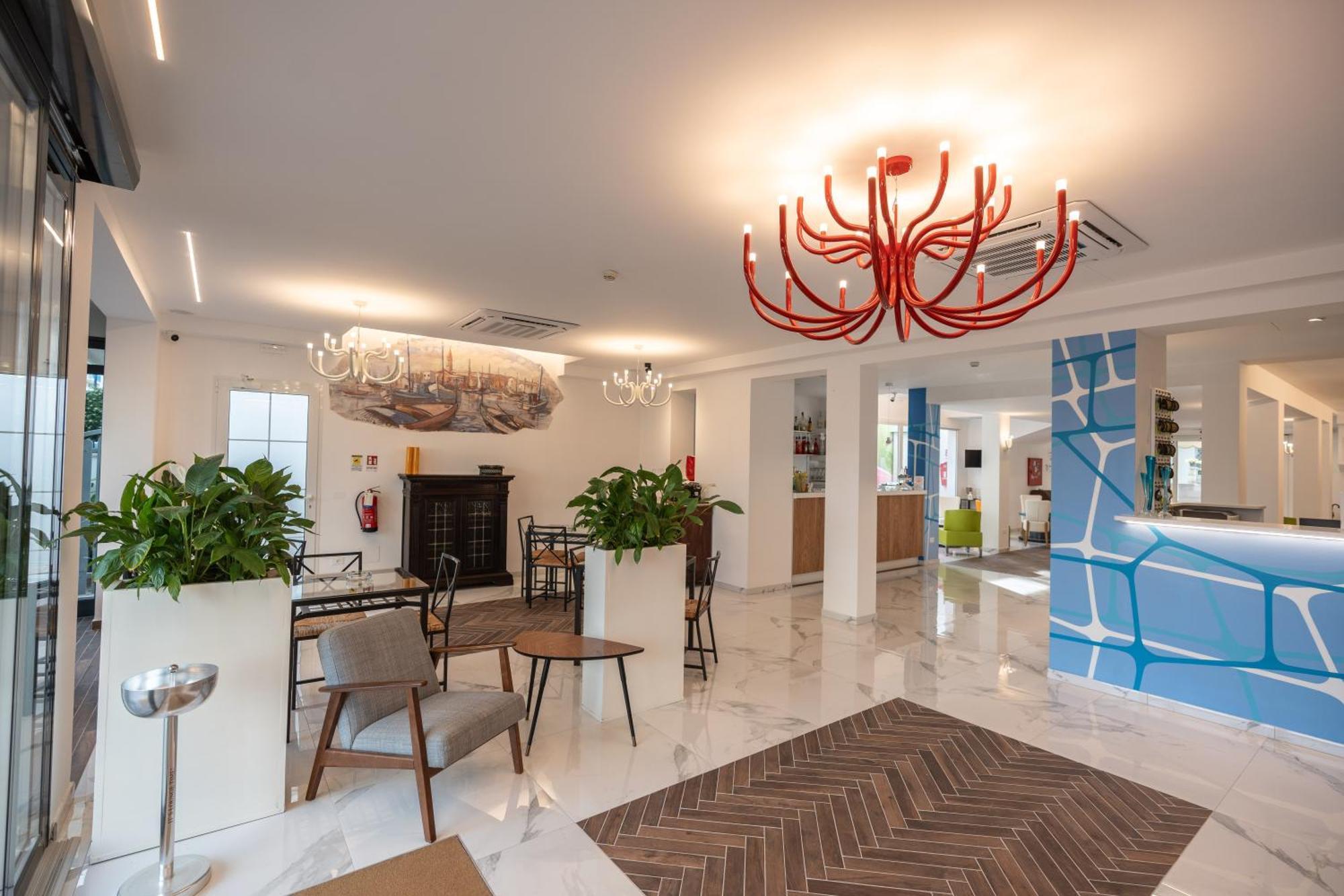 Hotel Marzia Holiday Queen Caorle Bagian luar foto